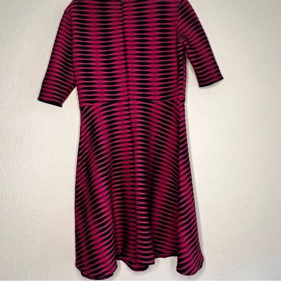 DONNA MORGAN comfy stretchy geometric dress 💗🖤size 10 - Picture 3 of 7
